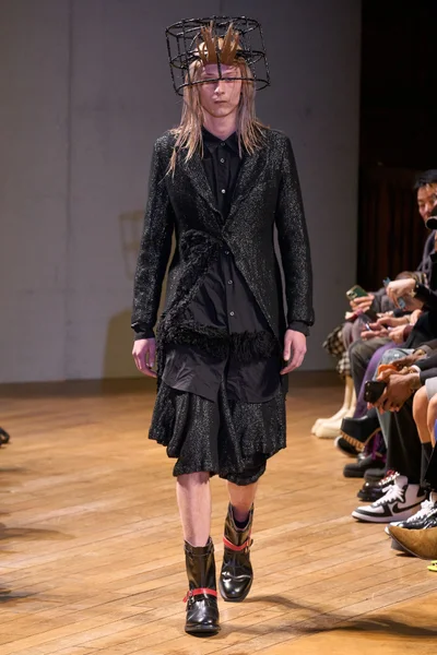 Look 16